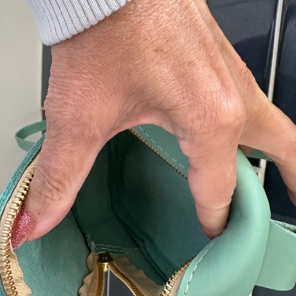 Portland Leather Goods Sydney Sling/Crossbody Bag - Picture 3 of 4